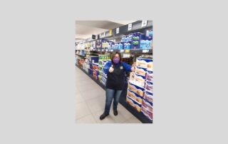 Flavia Peruzzini sul luogo di tirocinio, nel supermercato Eurospin