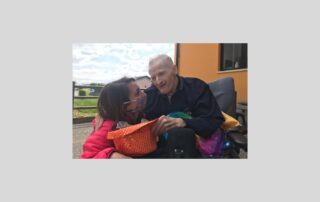 Mario Brandalise, uomo con sindrome di Down di 73 anni con sua nipote Federica